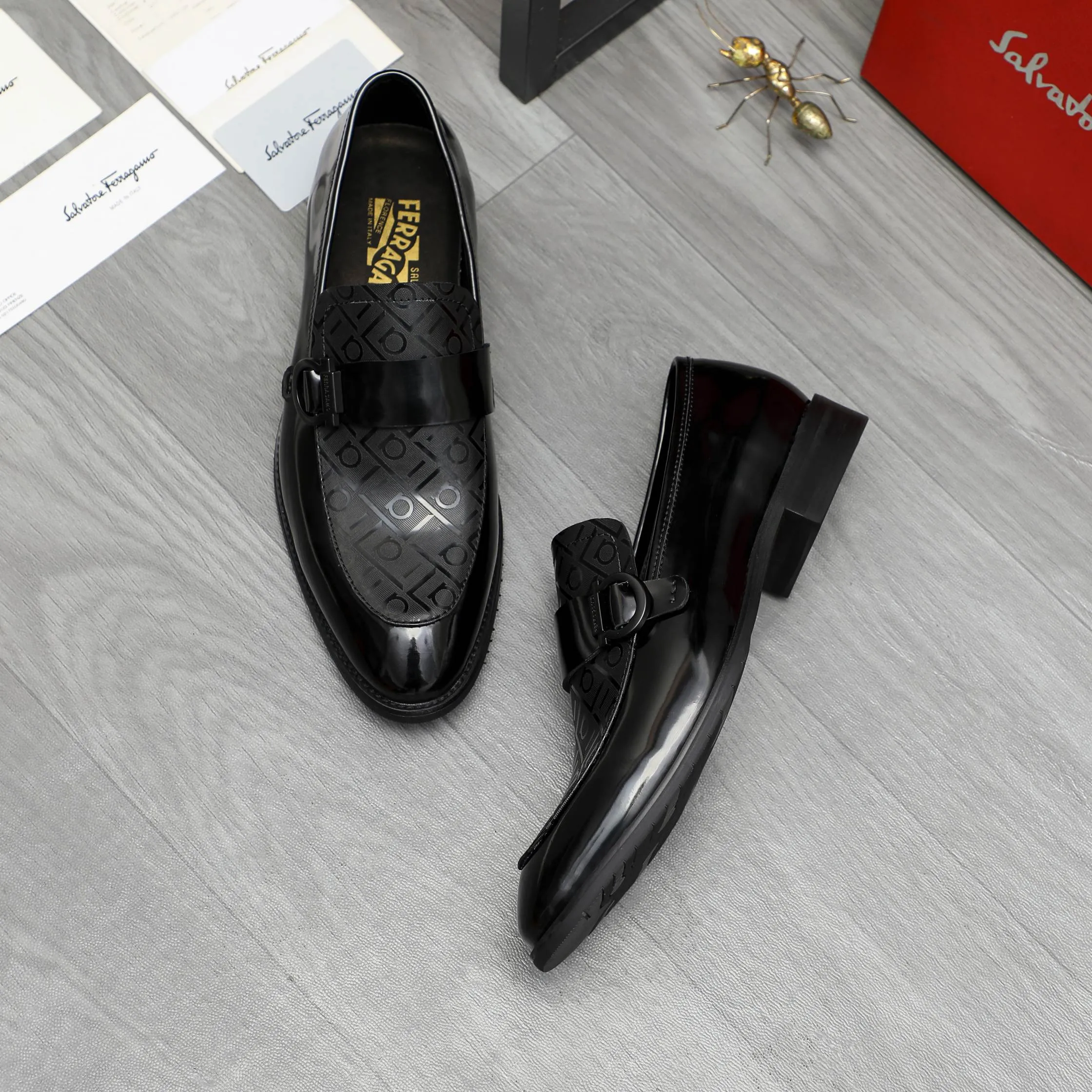Men's shoes 💰460 Product trademark: Ferragamo "Ferragamo" business slip-on leather shoes Regular size: 39-44 Product materials: Selected high-quality pearlized cowhide stitching upper, cowhide lining, original outsole